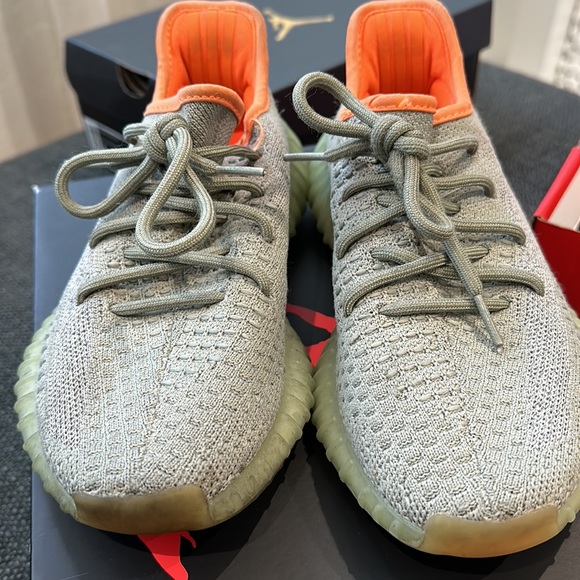 Yeezy Boost 350 V2 "Desert Sage" sneakers - Picture 2 of 8